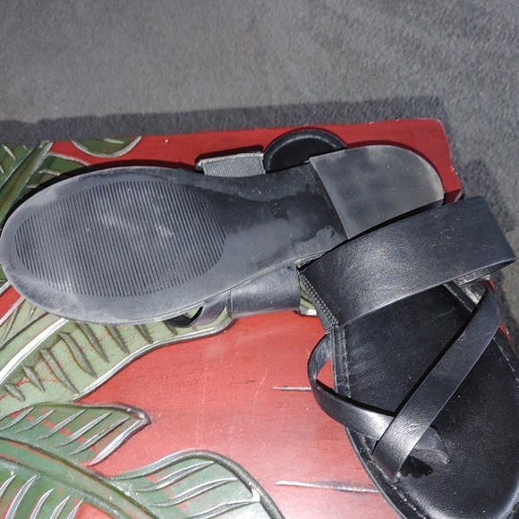 Torrid Sandals Ladies size 9 Only worn 2 times - Picture 3 of 3